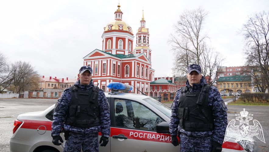В Кирове росгвардейцы задержали покупательницу с купюрой «банка приколов»