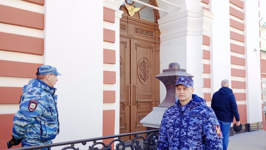 В Кирове сотрудники Росгвардии обеспечили общественный порядок в Вербное воскресенье