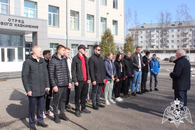 В Кирове студенты ВятГУ побывали в расположении ОМОН "Вятич" Росгвардии