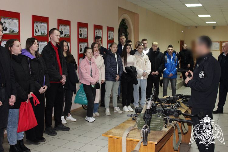 В Кирове студенты ВятГУ побывали в расположении ОМОН "Вятич" Росгвардии