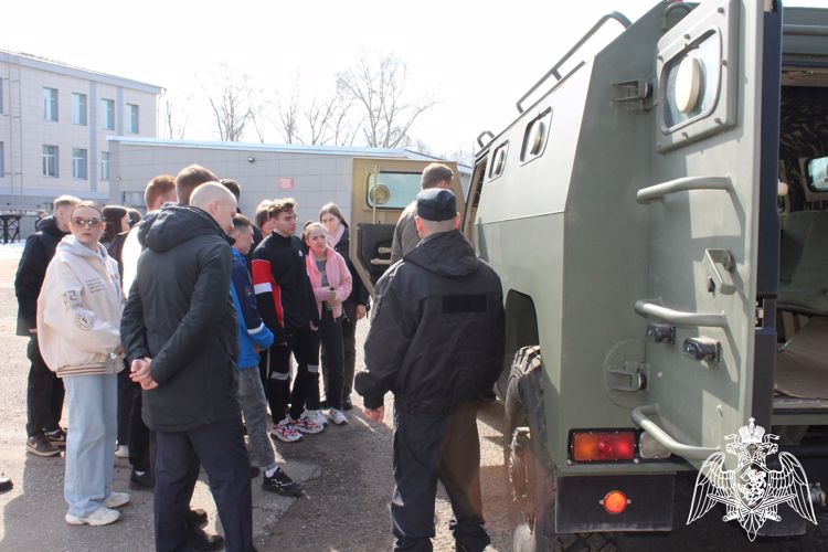 В Кирове студенты ВятГУ побывали в расположении ОМОН "Вятич" Росгвардии