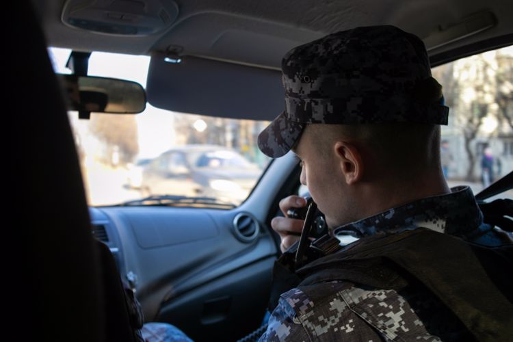 В Кирове росгвардейцы задержали за очередную кражу гражданку, уже находящуюся в розыске за кражу