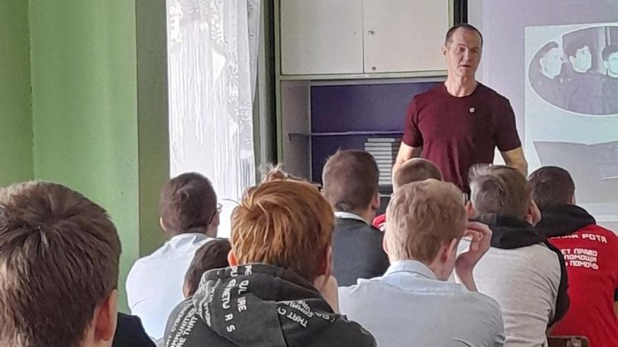 В Кирове ветеран Росгвардии Владимир Помаскин провел цикл лекций о подвигах соотечественников