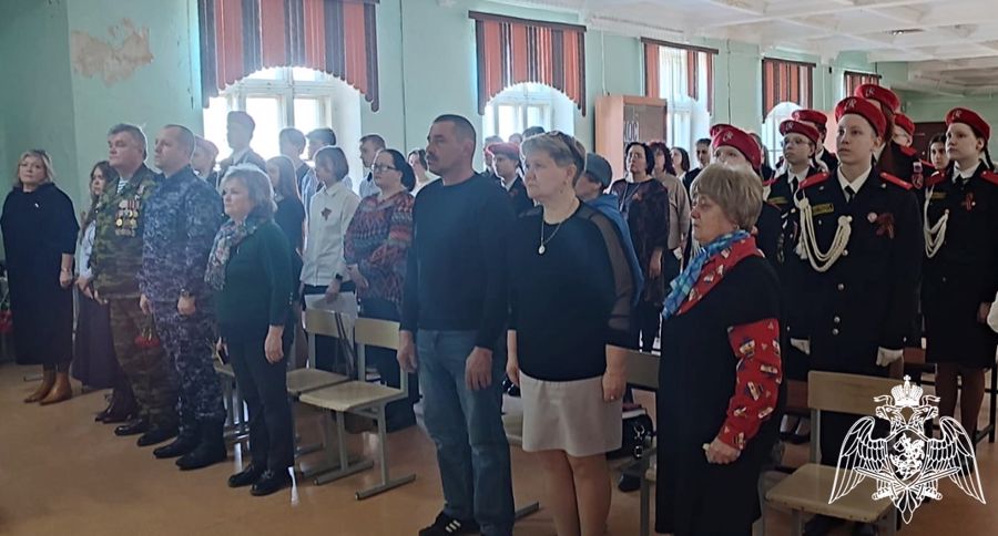 В Кирове сотрудники Росгвардии приняли участие в церемонии открытия парты Героя