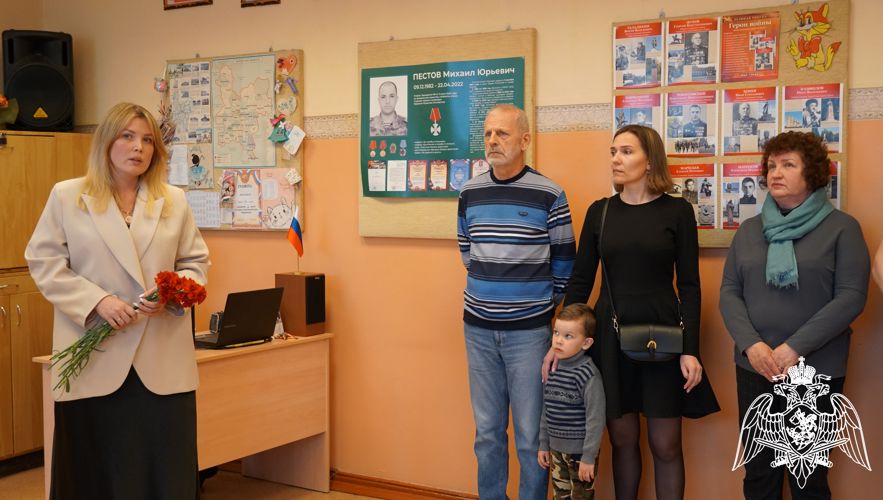 Парту Героя памяти росгвардейца Михаила Пестова открыли в Кирове