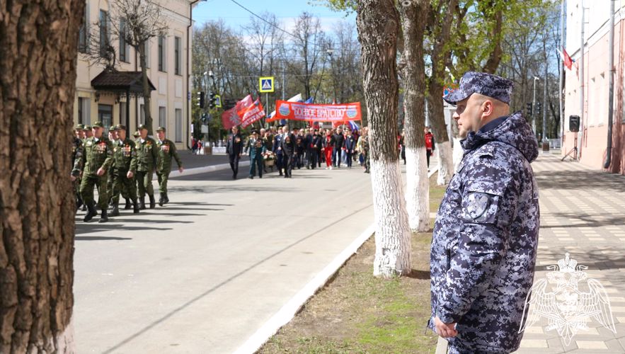 В Кировской области росгвардейцы обеспечили безопасность граждан в День Победы