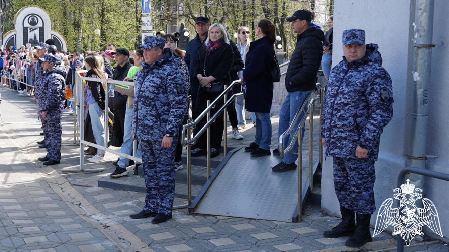 В Кировской области росгвардейцы обеспечили безопасность граждан в День Победы