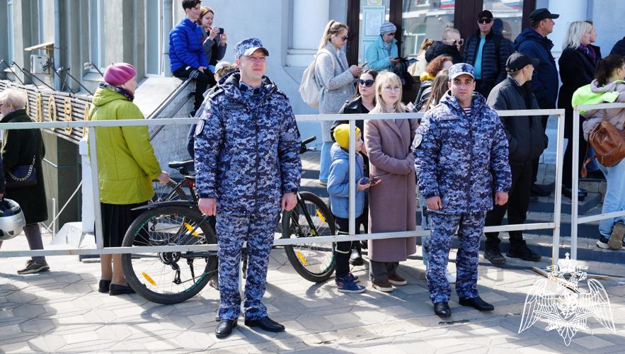 В Кировской области росгвардейцы обеспечили безопасность граждан в День Победы