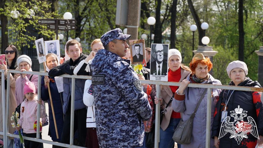 В Кировской области росгвардейцы обеспечили безопасность граждан в День Победы