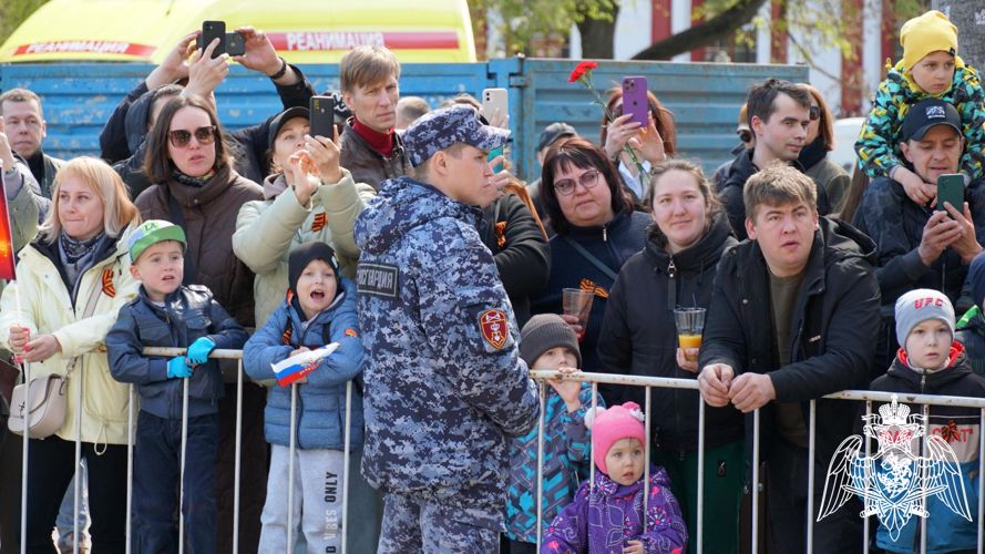 В Кировской области росгвардейцы обеспечили безопасность граждан в День Победы