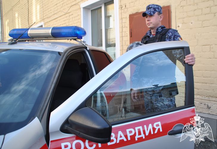 В Кирове росгвардейцы задержали гражданина, находящегося в федеральном розыске