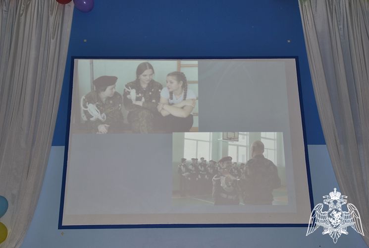 В Кирове росгвардейцы поздравили подшефных кадет с последним звонком
