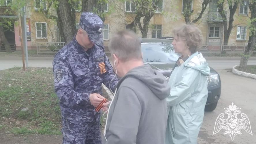 В Кирове сотрудники вневедомственной охраны Росгвардии приняли участие в патриотической акции «Георгиевская ленточка»