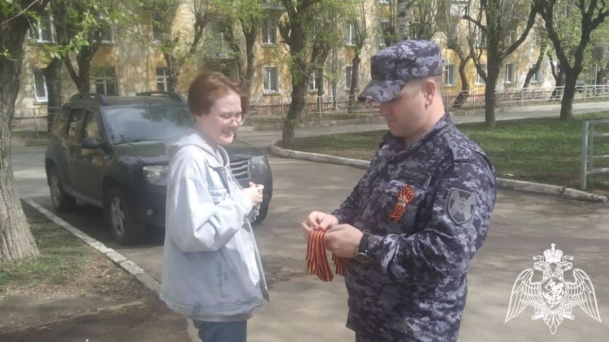 В Кирове сотрудники вневедомственной охраны Росгвардии приняли участие в патриотической акции «Георгиевская ленточка»