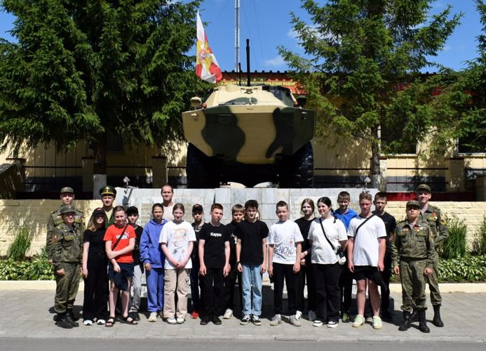 Кадетский класс кировской школы № 10 посетил военную часть Росгвардии