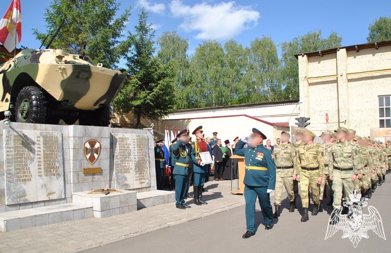 В Кирове состоялась торжественная церемония вручения Боевого знамени кировскому соединению Росгвардии