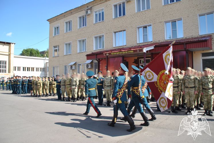 В Кирове состоялась торжественная церемония вручения Боевого знамени кировскому соединению Росгвардии