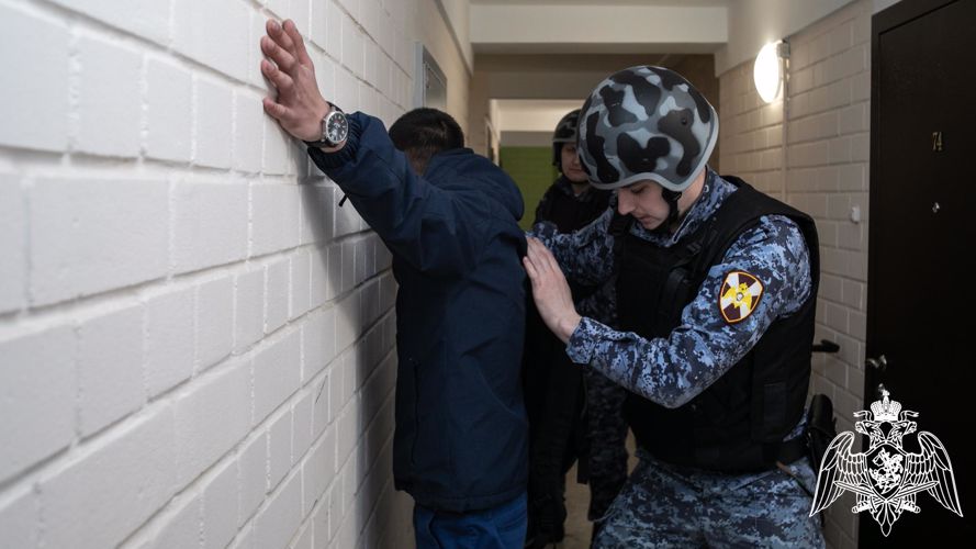 Кировские росгвардейцы задержали подозреваемого в хулиганстве