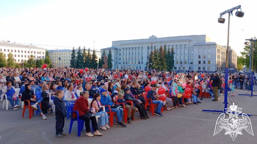 Кировские росгвардейцы обеспечили безопасность граждан в День России