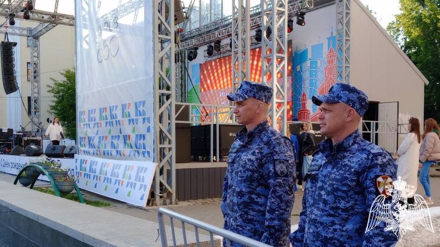 Кировские росгвардейцы обеспечили безопасность граждан в День России