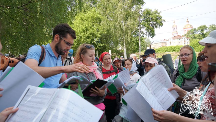В Кировской области росгвардейцы обеспечивают безопасность участников Великорецкого крестного хода (фото, видео)