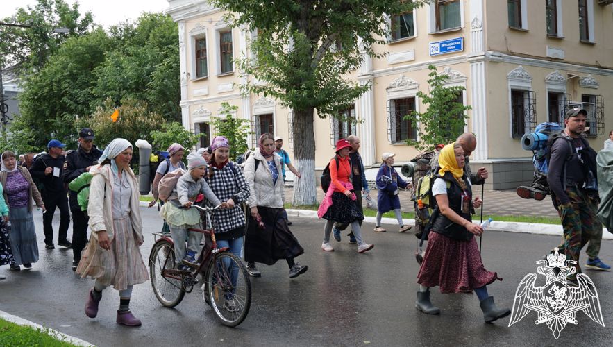 В Кировской области росгвардейцы обеспечили безопасность участников Великорецкого крестного хода 