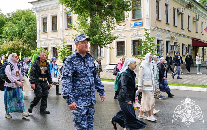 В Кировской области росгвардейцы обеспечили безопасность участников Великорецкого крестного хода 
