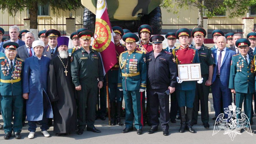 В Кирове состоялась торжественная церемония вручения Боевого знамени кировскому соединению Росгвардии