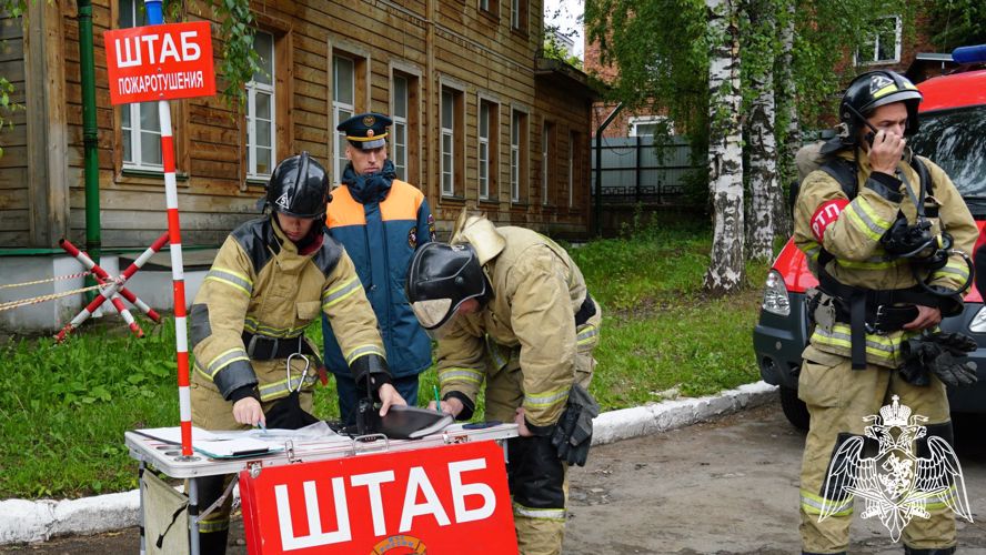 На базе Управления Росгвардии прошли пожарно-тактические учения