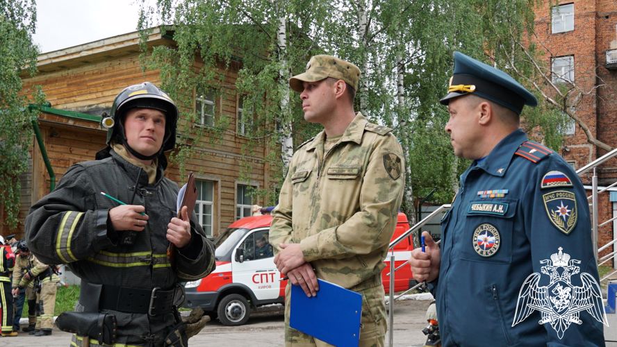 На базе Управления Росгвардии прошли пожарно-тактические учения