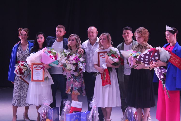 На сцене «Королева в погонах»