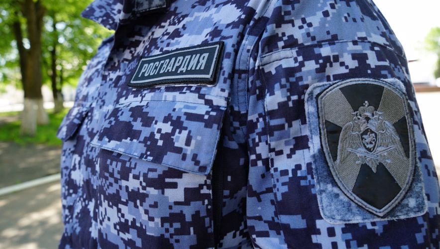 В Кирове росгвардейцы задержали граждан на охраняемом объекте