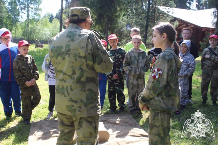 Медики военного госпиталя Росгвардии стали инструкторами курсантов профильной смены «Юнармейское лето»