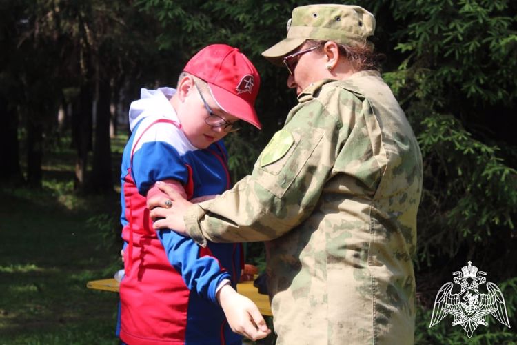 Медики военного госпиталя Росгвардии стали инструкторами курсантов профильной смены «Юнармейское лето»