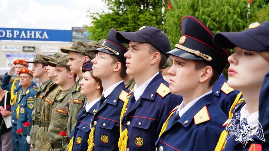 Сотрудники и ветераны Росгвардии почтили память погибших товарищей