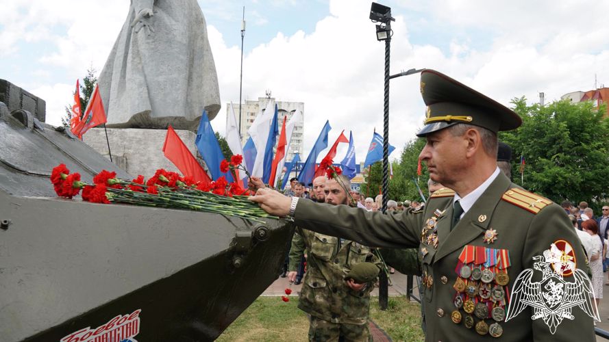 Сотрудники и ветераны Росгвардии почтили память погибших товарищей