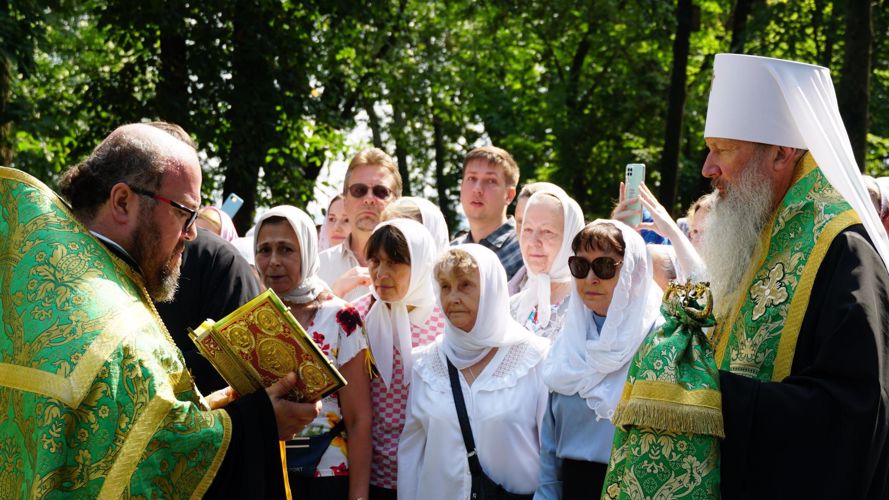 Росгвардейцы обеспечили охрану общественного порядка в День семьи, любви и верности (фоторепортаж)