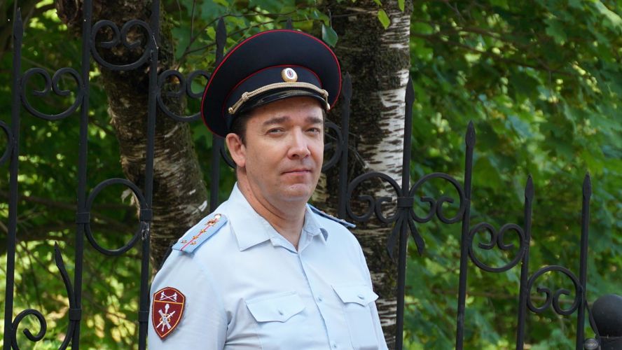 Росгвардейцы обеспечили охрану общественного порядка в День семьи, любви и верности (фоторепортаж)