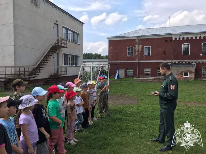 Кировские росгвардейцы повели военно-патриотическое занятие для участников православной смены «Благовестник»