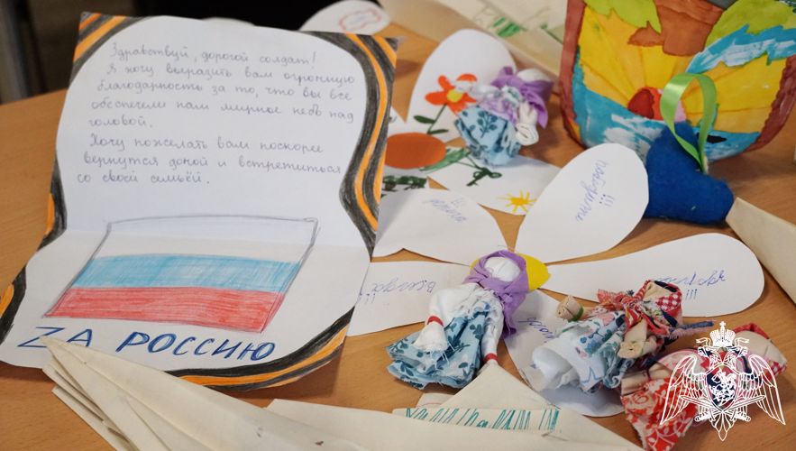 Участники православной смены «Благовестник» передали ОМОН письма для росгвардейцев, выполняющих служебно-боевые задачи в ходе СВО 