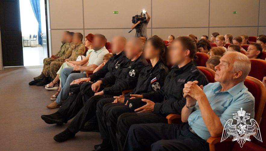 Участники православной смены «Благовестник» передали ОМОН письма для росгвардейцев, выполняющих служебно-боевые задачи в ходе СВО 