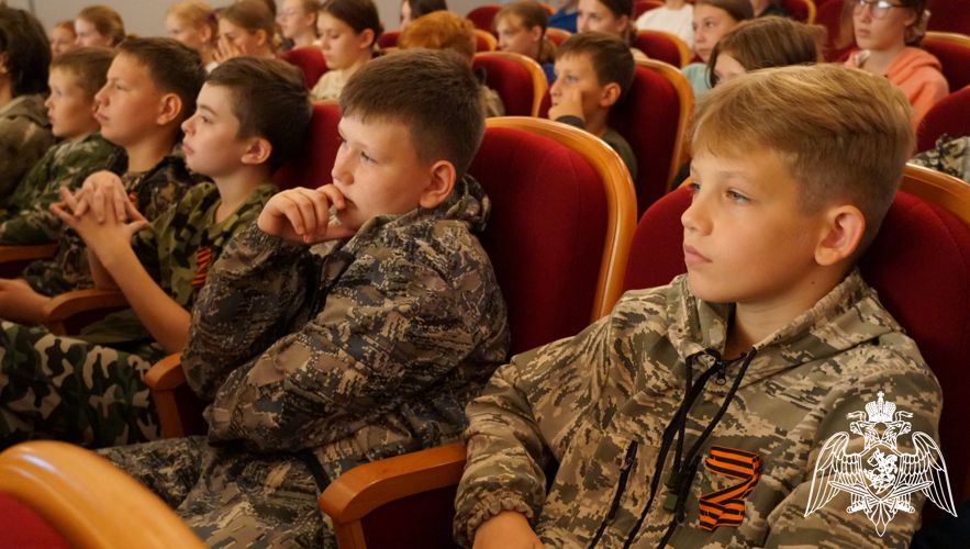 Участники православной смены «Благовестник» передали ОМОН письма для росгвардейцев, выполняющих служебно-боевые задачи в ходе СВО 