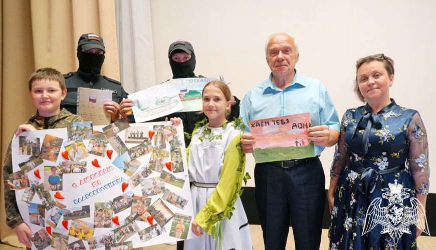 Участники православной смены «Благовестник» передали ОМОН письма для росгвардейцев, выполняющих служебно-боевые задачи в ходе СВО 