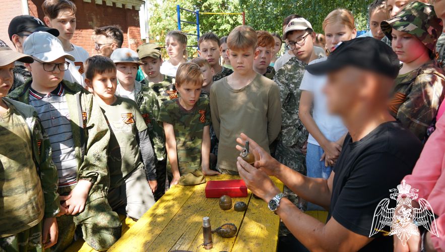 Участники православной смены «Благовестник» передали ОМОН письма для росгвардейцев, выполняющих служебно-боевые задачи в ходе СВО 