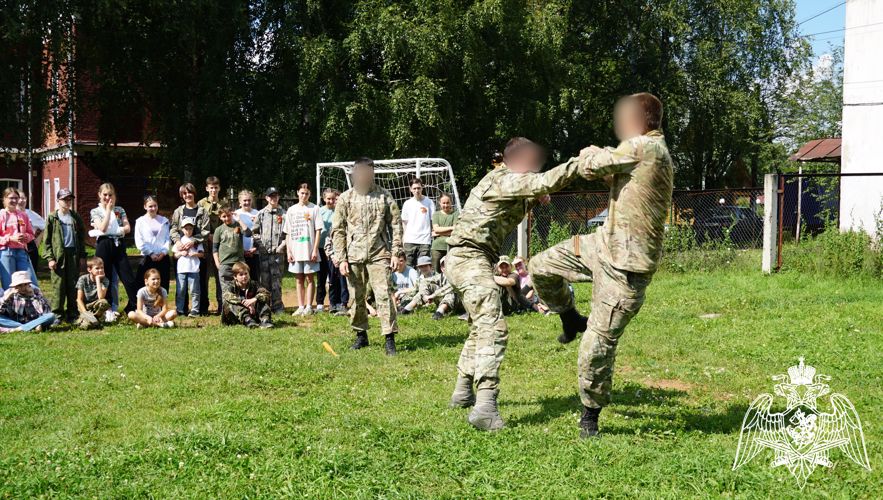 Участники православной смены «Благовестник» передали ОМОН письма для росгвардейцев, выполняющих служебно-боевые задачи в ходе СВО 