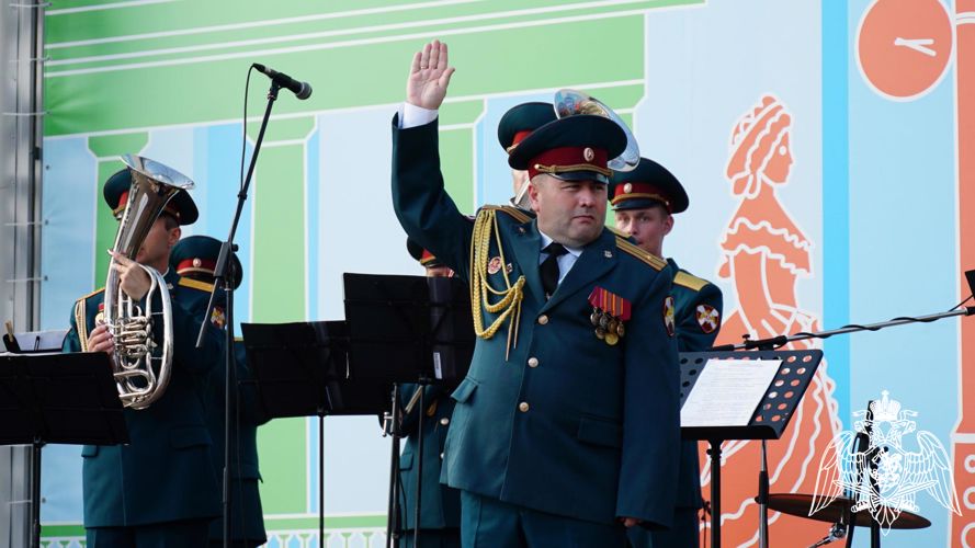 Оркестр Росгвардии «Северная звезда» порадовал кировчан концертом ко Дню Государственного флага
