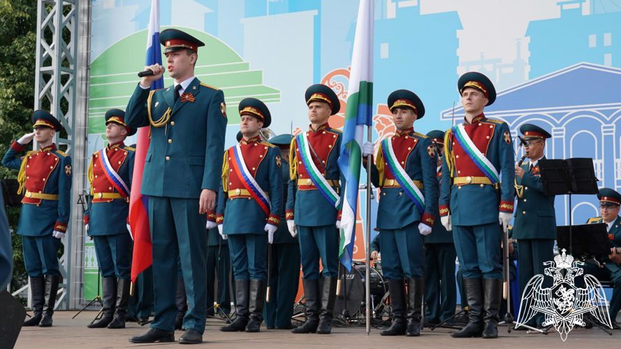 Оркестр Росгвардии «Северная звезда» порадовал кировчан концертом ко Дню Государственного флага