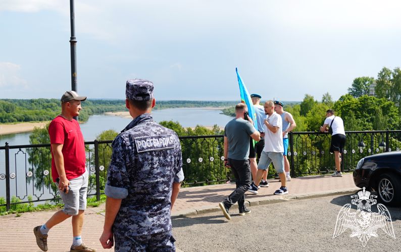 В Кирове росгвардейцы обеспечили безопасность в День ВДВ