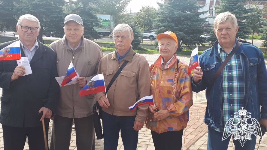 В Кирове ветеран Росгвардии провел мероприятие, посвященное Дню Государственного флага РФ