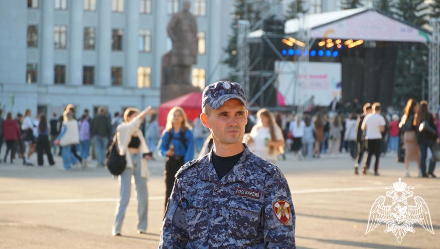 Росгвардейцы обеспечили охрану правопорядка в общегородской День знаний
